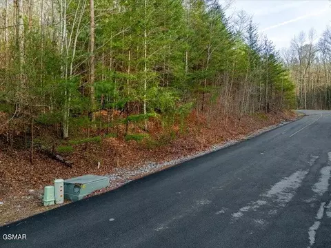 50 Harvest Moon Rd, Sevierville, TN 37862