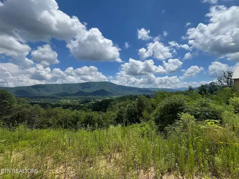 2861 Indigo Ln, Sevierville, TN 37862
