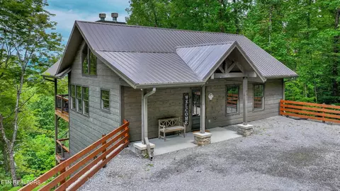 4163 Burning Tree Ln, Sevierville, TN 37862