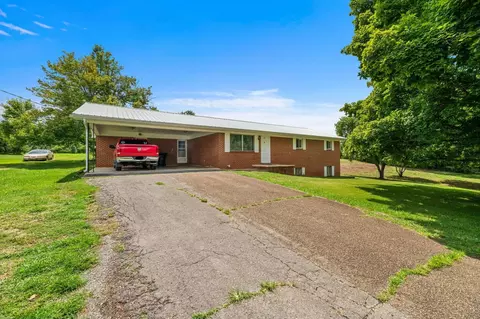 210 Poplar St, Benton, TN 37307