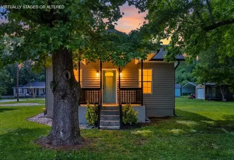 9855 Walnut St, Soddy Daisy, TN 37379