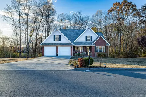 105 Shadows Lawn Dr, Athens, TN 37303