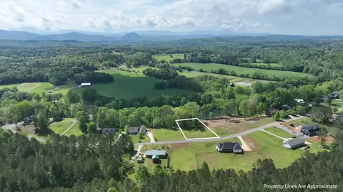 202 Rivers Edge Ln, Benton, TN 37307