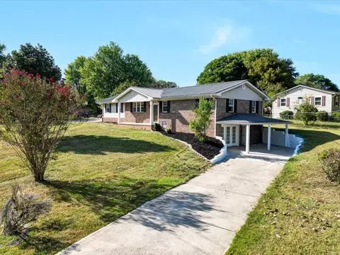 210 Hunt Ln, Madisonville, TN 37354