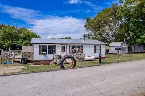 923 Apple St, Athens, TN 37303