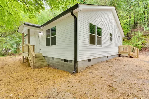 410 Hollywood Dr, Rossville, GA 30741