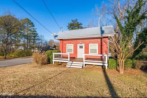 324 8th St, Etowah, TN 37331