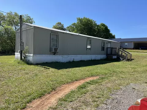 139 Poplar St, Benton, TN 37307