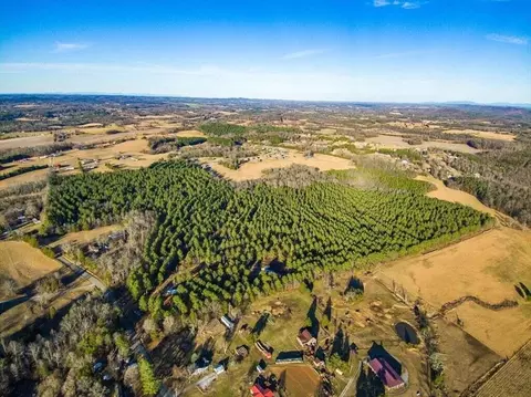 2227 Co Rd 561, Englewood, TN 37329