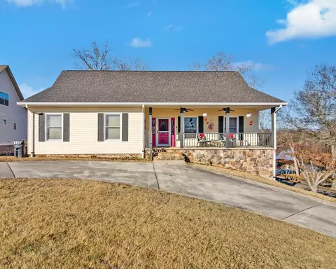 618 Riverbend Dr, Dayton, TN 37321