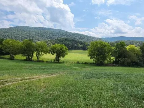 100 Wesley Chapel Rd, Pikeville, TN 37367