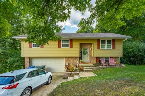 304 Stonewood Dr, Hixson, TN 37343