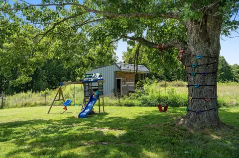 Exterior - 411 Purtle Rd, Lafayette, TN 37083 photo 9 of 9