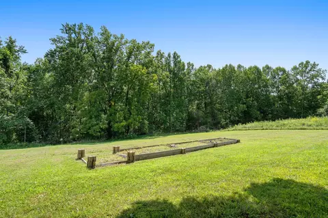 Exterior - 411 Purtle Rd, Lafayette, TN 37083 photo 7 of 9