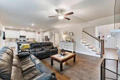 4698 Wellesley Dr, Ooltewah, TN 37363 photo 3