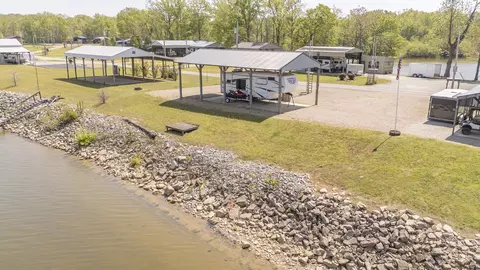 885 River Front Dr, Clifton, TN 38425