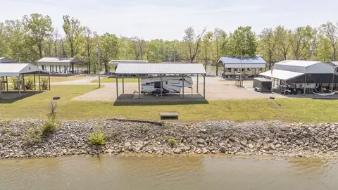 885 River Front Dr, Clifton, TN 38425