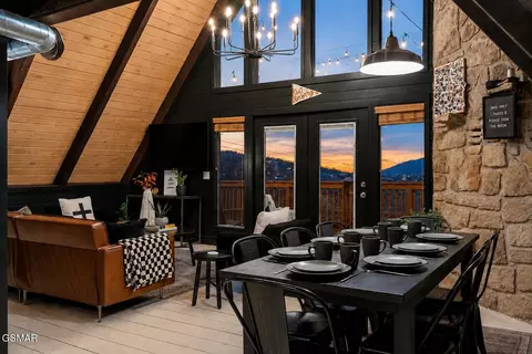 1835 Zurich Ct, Gatlinburg, TN 37738