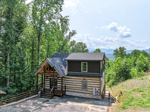 626 Jess Field Rd, Gatlinburg, TN 37738