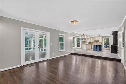 Living - 9225 Evening Shadow Dr, Chattanooga, TN 37421 photo 6 of 7