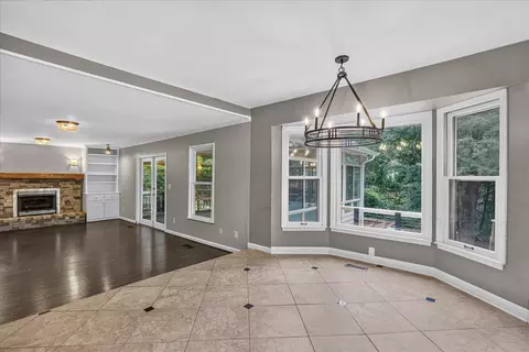 Living - 9225 Evening Shadow Dr, Chattanooga, TN 37421 photo 4 of 7