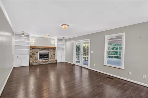 Living - 9225 Evening Shadow Dr, Chattanooga, TN 37421 photo 5 of 7