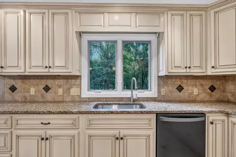 Kitchen - 9225 Evening Shadow Dr, Chattanooga, TN 37421 photo 5 of 6