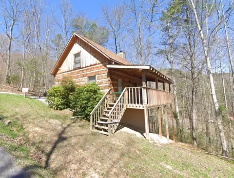 2580 Black Bear Ln, Sevierville, TN 37876