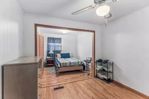 Bedroom - 2362 Fall River Rd, Goodspring, TN 38460 photo 5 of 9