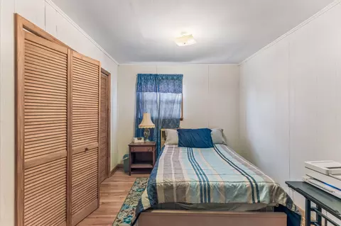 Bedroom - 2362 Fall River Rd, Goodspring, TN 38460 photo 7 of 9
