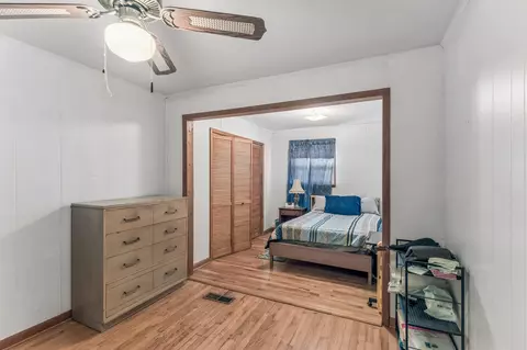 Bedroom - 2362 Fall River Rd, Goodspring, TN 38460 photo 6 of 9