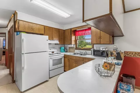 Kitchen - 2362 Fall River Rd, Goodspring, TN 38460 photo 1 of 3