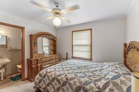 Bedroom - 2362 Fall River Rd, Goodspring, TN 38460 photo 1 of 9
