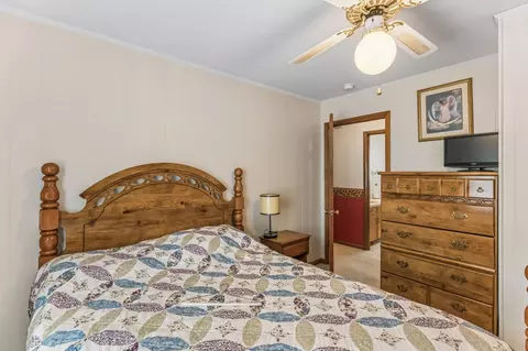 Bedroom - 2362 Fall River Rd, Goodspring, TN 38460 photo 2 of 9