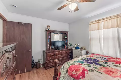 Bedroom - 2362 Fall River Rd, Goodspring, TN 38460 photo 4 of 9