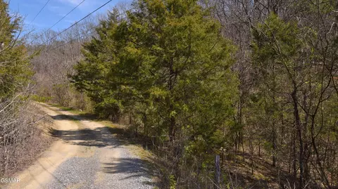 912 Cooley King Rd, Kodak, TN 37764