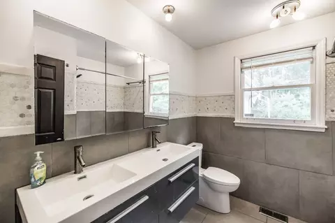 Bath - 127 Sam Davis Dr, Springfield, TN 37172 photo 2 of 5