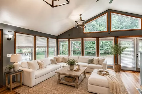 Living - 127 Sam Davis Dr, Springfield, TN 37172 photo 6 of 9