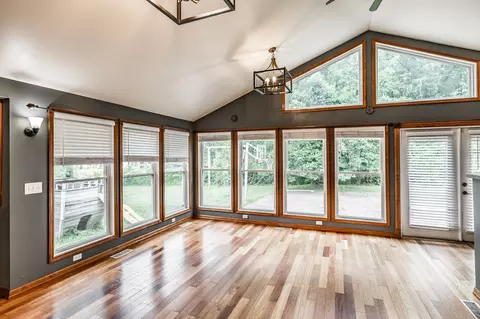 Living - 127 Sam Davis Dr, Springfield, TN 37172 photo 7 of 9