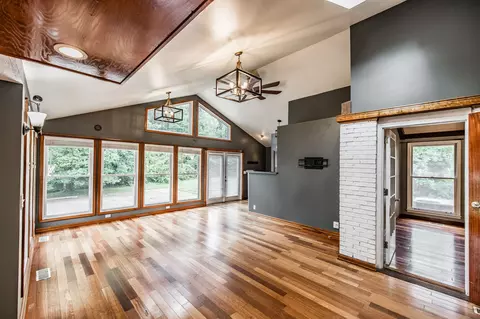 Living - 127 Sam Davis Dr, Springfield, TN 37172 photo 8 of 9