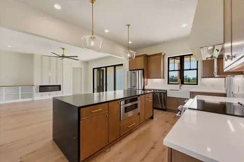 Kitchen - 4184 Armstrong Rd, Springfield, TN 37172 photo 2 of 4