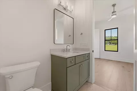 Bath - 4184 Armstrong Rd, Springfield, TN 37172 photo 5 of 8