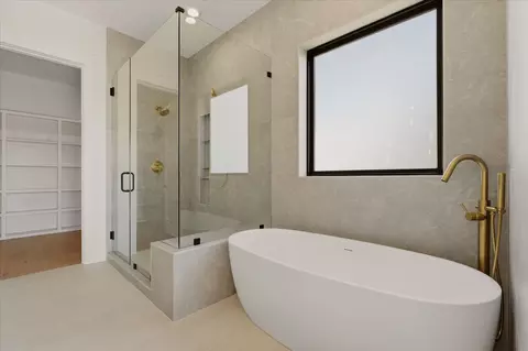 Bath - 4184 Armstrong Rd, Springfield, TN 37172 photo 2 of 8