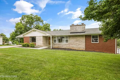 407 W College Ave, Friendsville, TN 37737