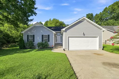 1672 Parkside Dr, Clarksville, TN 37042