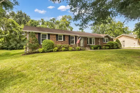 203 Southburn Dr, Hendersonville, TN 37075