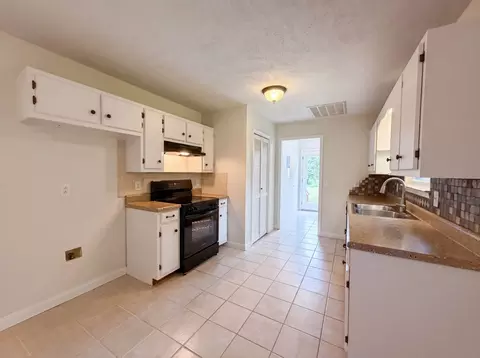 Kitchen - 7502 Lone Eagle Dr, Murfreesboro, TN 37128 photo 2 of 2