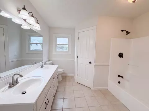 Bath - 7502 Lone Eagle Dr, Murfreesboro, TN 37128 photo 2 of 4