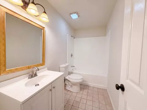 Bath - 7502 Lone Eagle Dr, Murfreesboro, TN 37128 photo 4 of 4