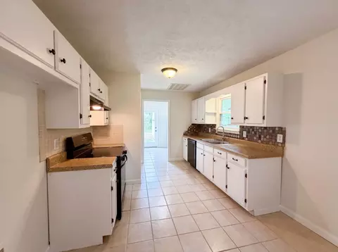 Kitchen - 7502 Lone Eagle Dr, Murfreesboro, TN 37128 photo 1 of 2